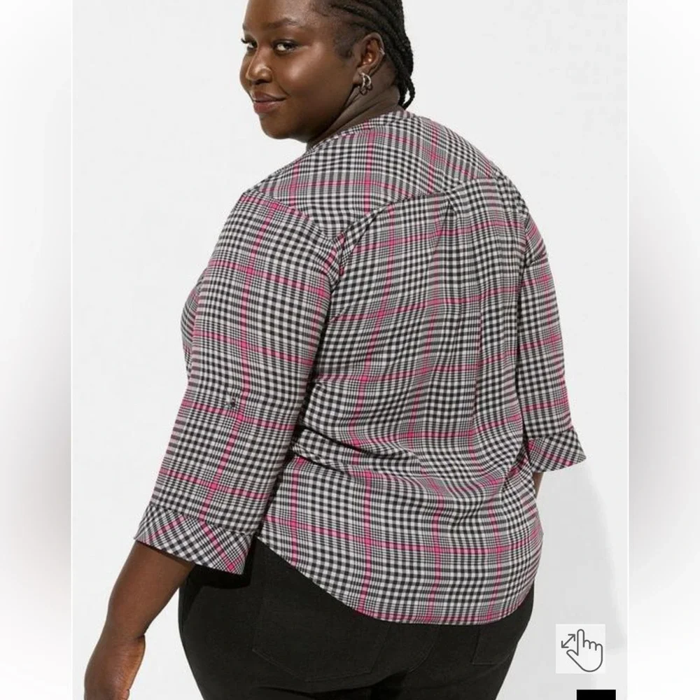 Torrid: Harper Georgette Pullover 3/4 Sleeve - Picture 3 of 14